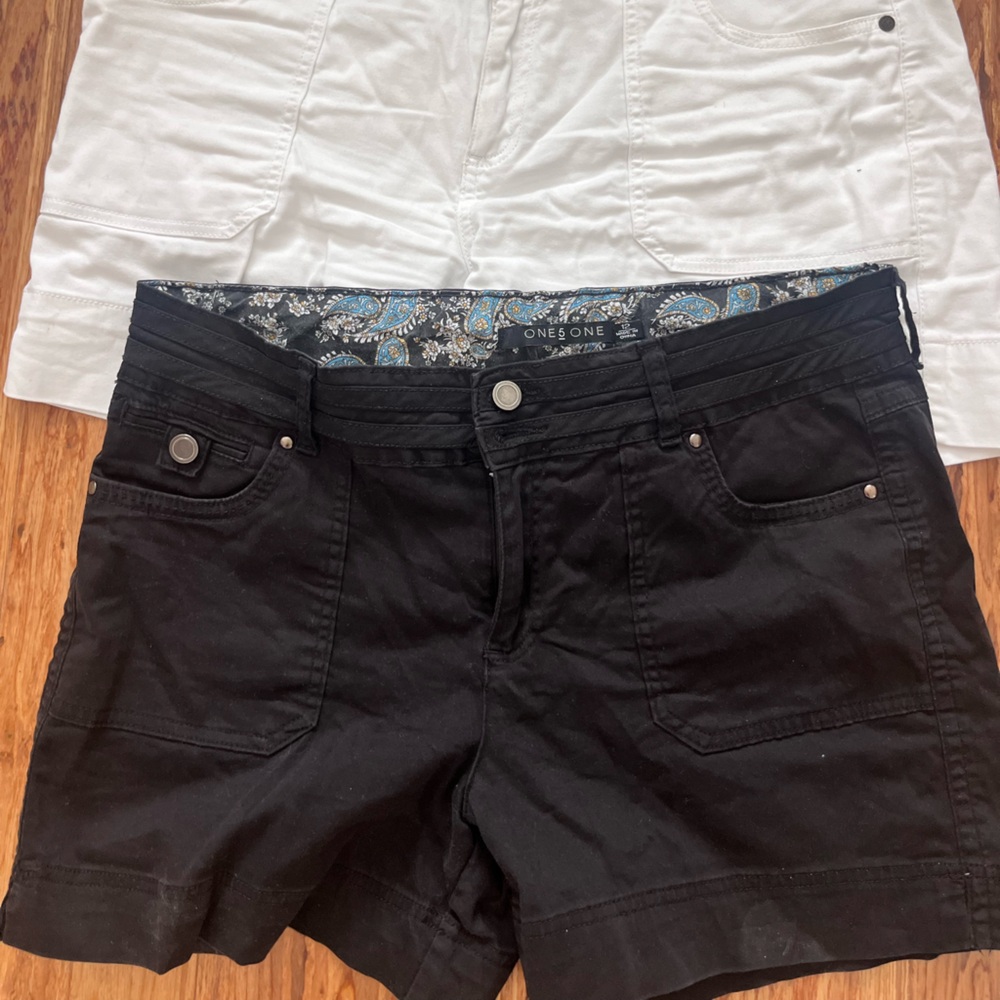 Black and White -cute shorts-perfect neutral options as a wardrobe base - Picture 2 of 7